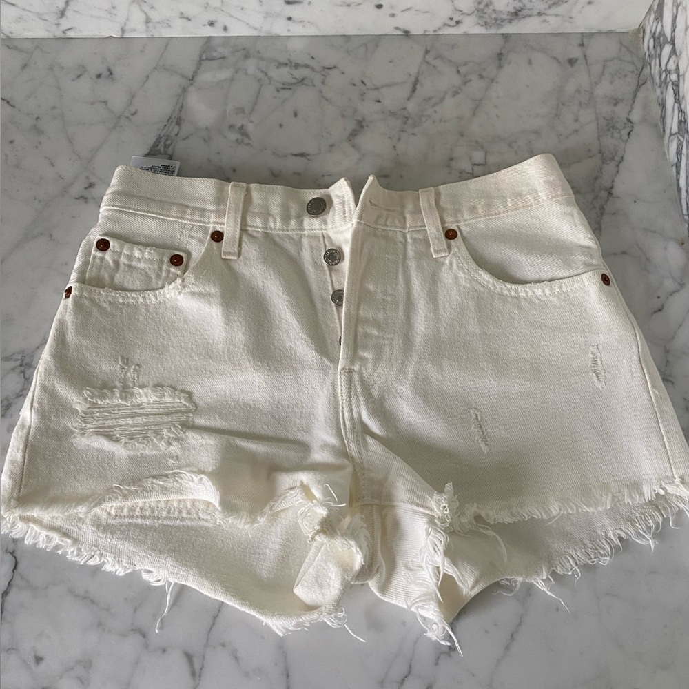 LEVI 501s, high rise with 4 button closure